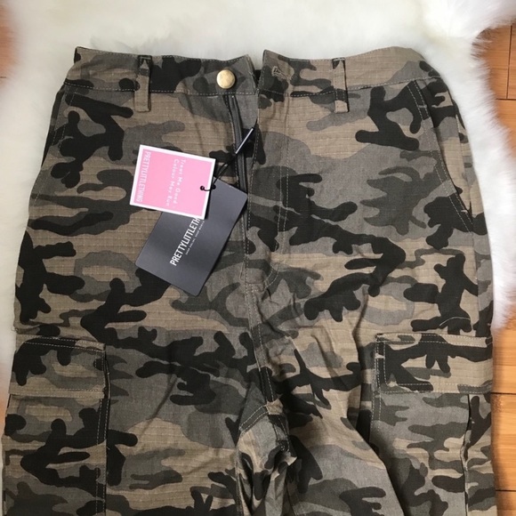 PrettyLittleThing Camo Joggers - Picture 3 of 5